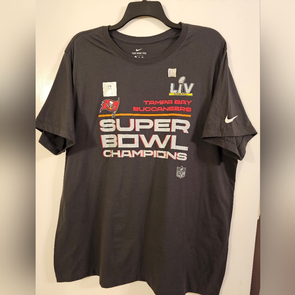 The NIKE Tee (Never Worn) Grey Tampa Bay Buccaneers Championship Tee